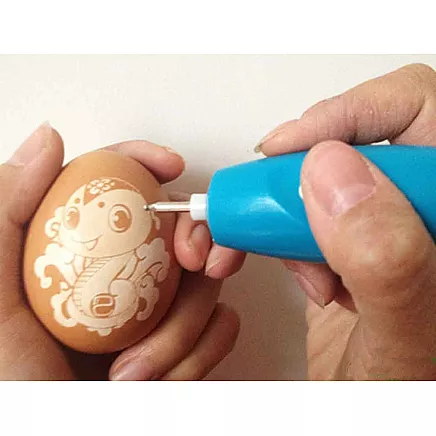 Engraving device engraving ballpoint pen