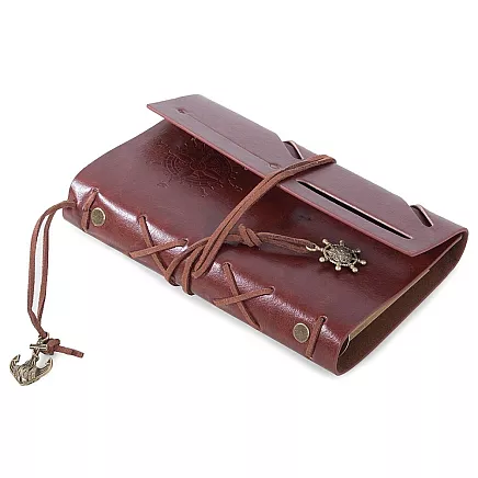 Retro stila ceļotāja piezīmju grāmatiņa dienasgrāmata, brūna