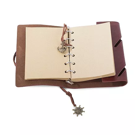 Retro stila ceļotāja piezīmju grāmatiņa dienasgrāmata, brūna