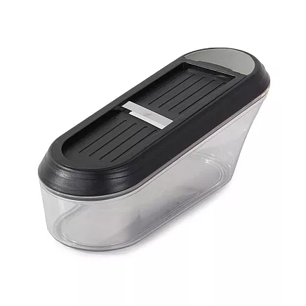 Multifunkcionāla rīve ar konteineru dārzeņiem un augļiem