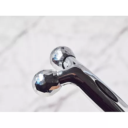 3D Rotējošs Nostiprinošs Ķermeņa un Sejas Masāžas Aparāts