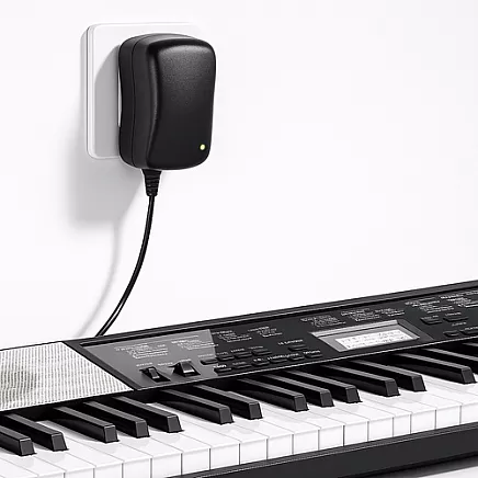 Izoxis 26106 universāls barošanas bloks 30W ar USB un 6 uzgaļiem