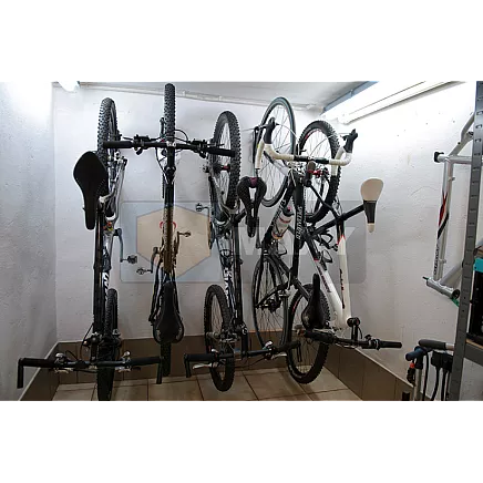 Velosipēda pakaramais pie sienas statīvs turētājs, melns