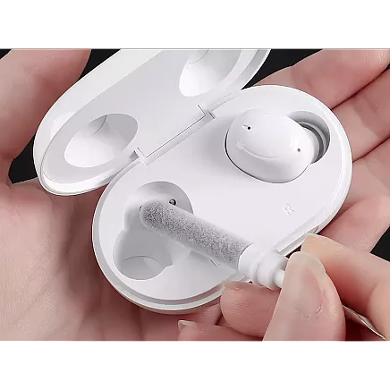 Cleaning kit for telephone handsets