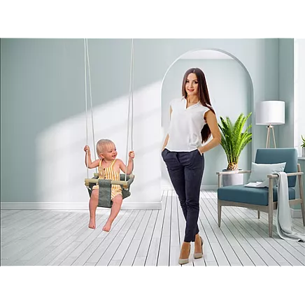 Bērnu koka šūpoles ar mīkstu sēdekli.