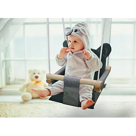 Bērnu koka šūpoles ar mīkstu sēdekli.