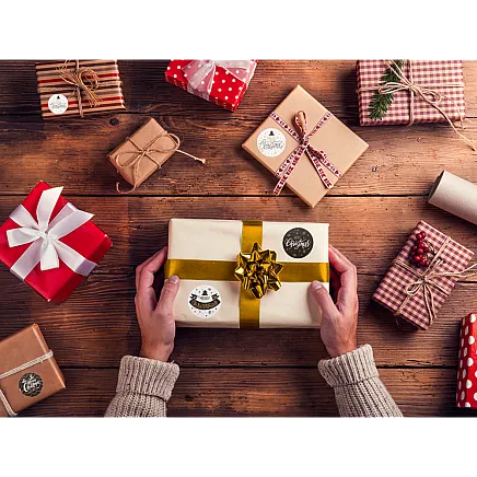 Dekoratīvās Ziemassvētku uzlīmes uz ruļļa 500 gab., krāsainas